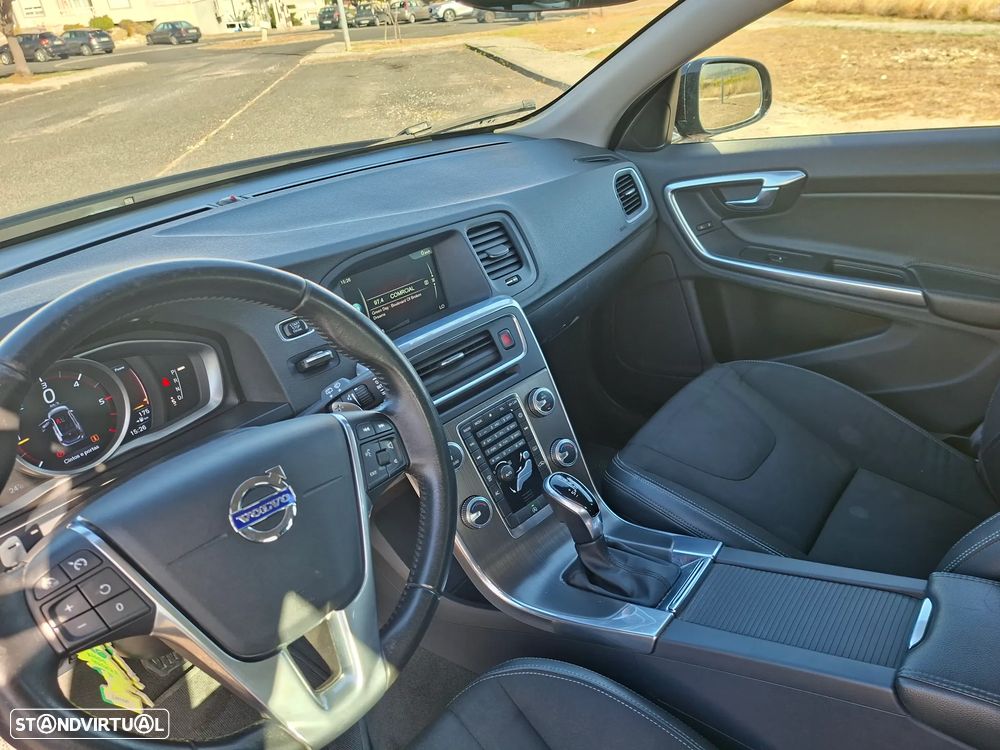 Volvo V60 Cross Country - 10