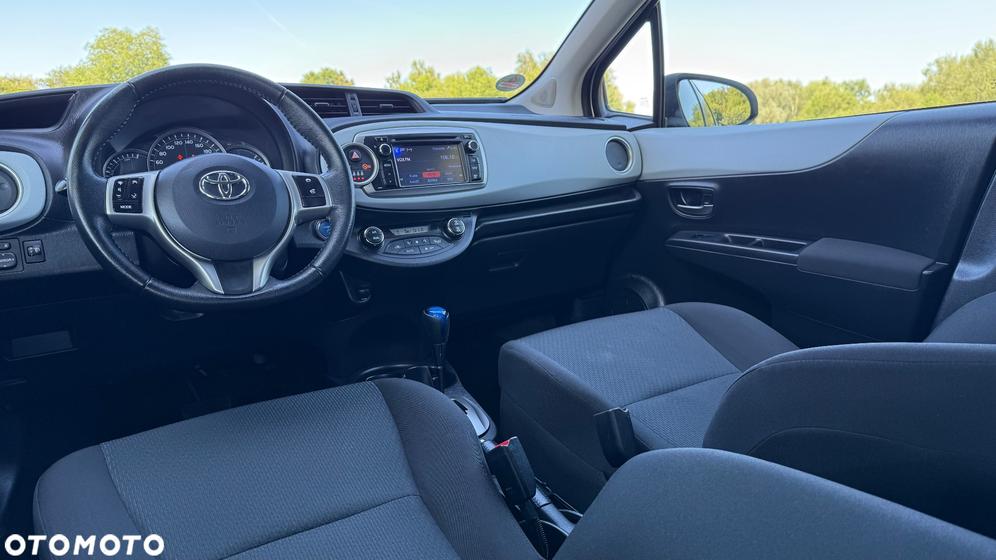 Toyota Yaris Hybrid 100 Active - 14