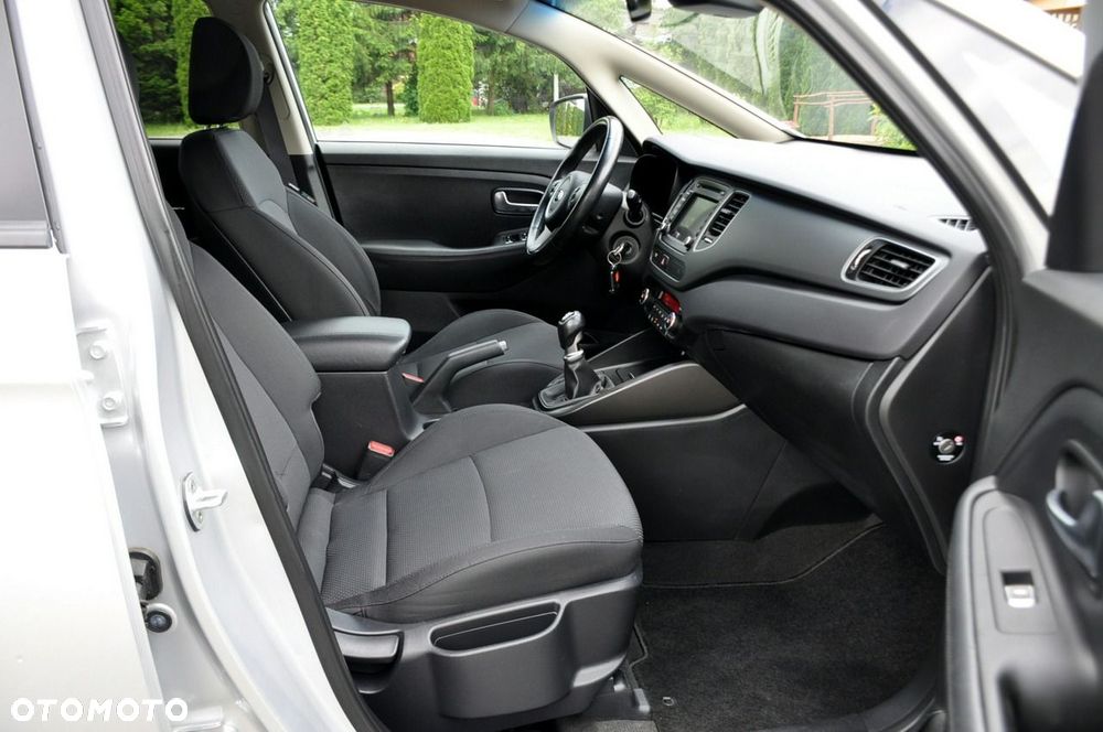 Kia Carens - 17