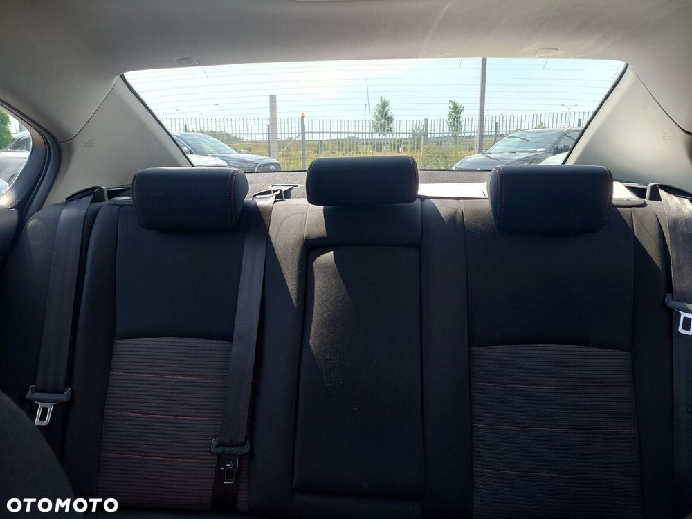 Toyota Avensis 1.8 Premium - 18