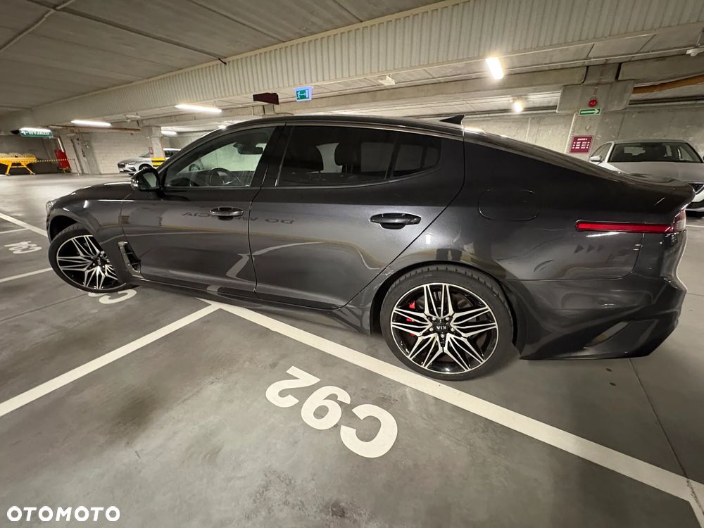 Kia Stinger - 10