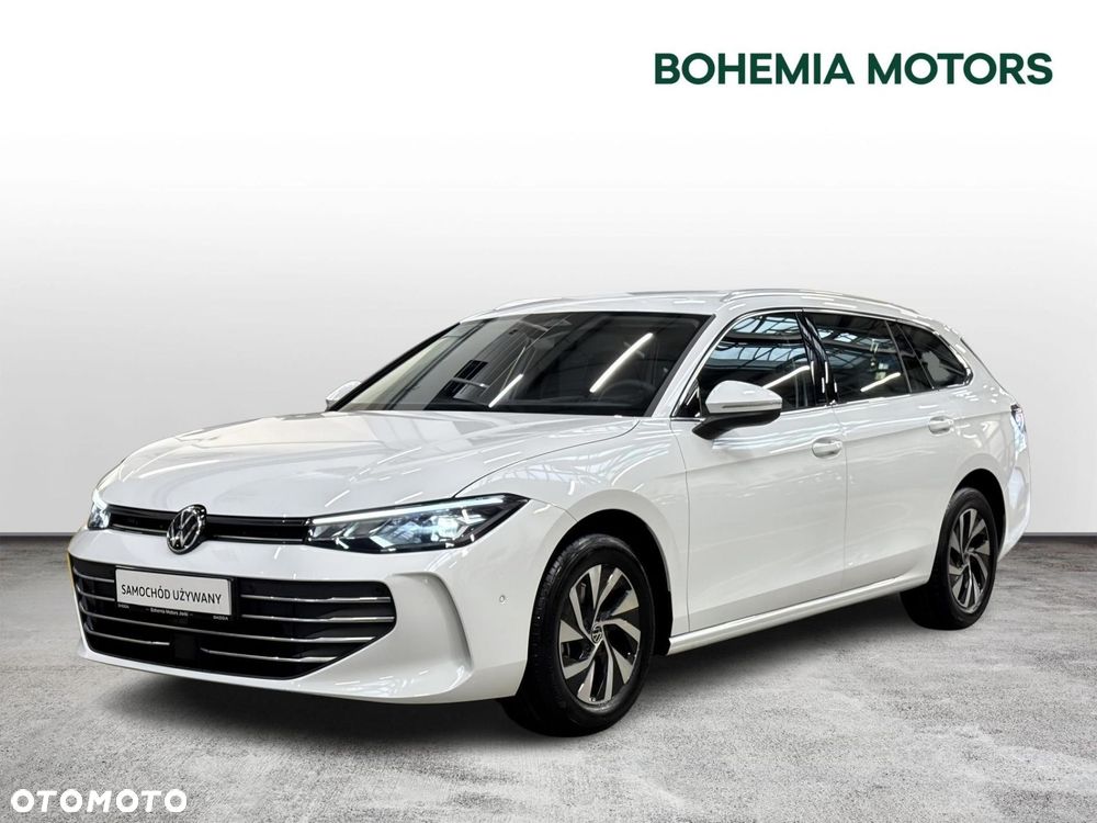 Volkswagen Passat - 1