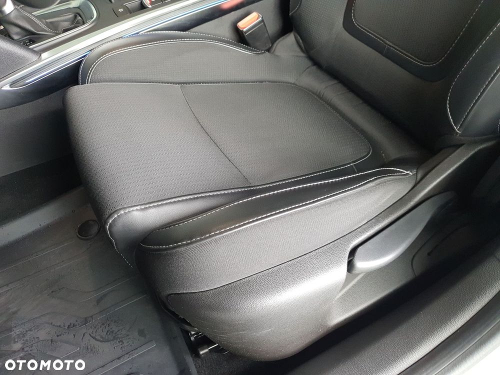 Renault Megane 1.5 Blue dCi Techno EDC - 12