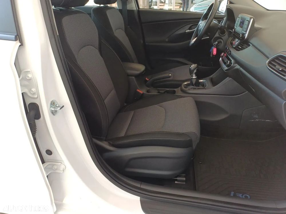 Hyundai i30 1.5 110CP 5DR M/T Comfort - 21