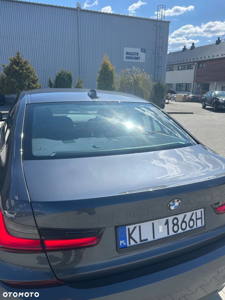 BMW Seria 3 330i M Sport - 10