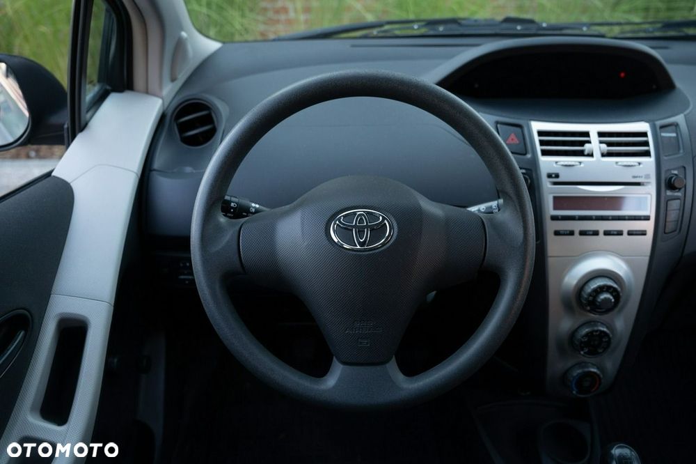 Toyota Yaris - 18