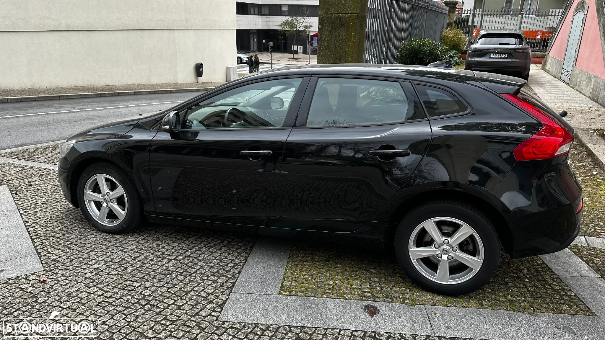 Volvo V40 2.0 D2 Momentum - 3