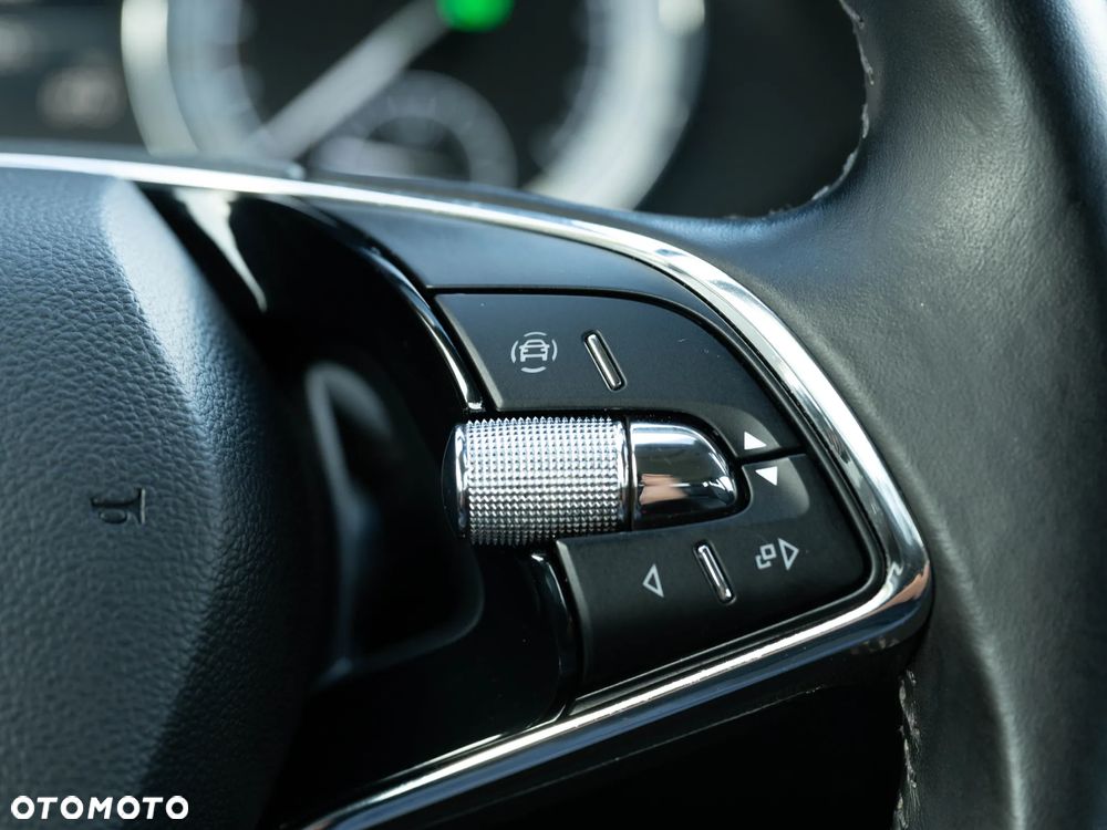 Skoda Superb 2.0 TDI SCR Ambition DSG - 26