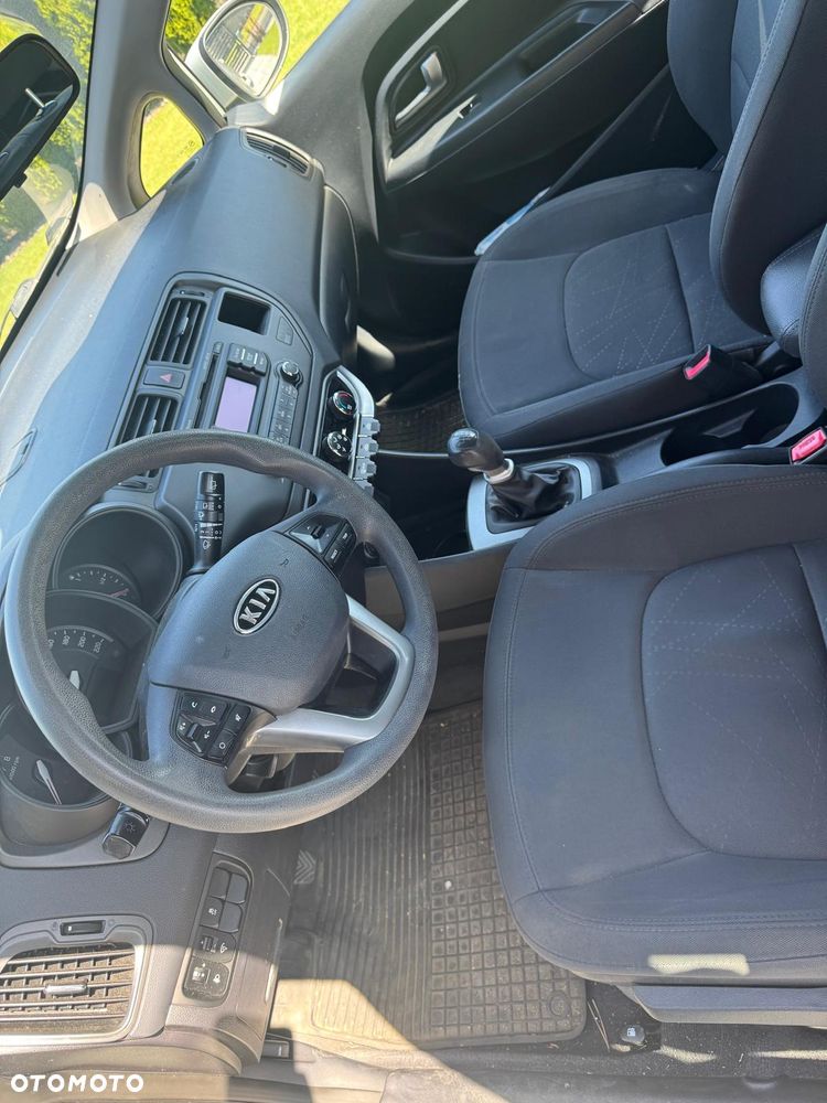 Kia Rio - 12