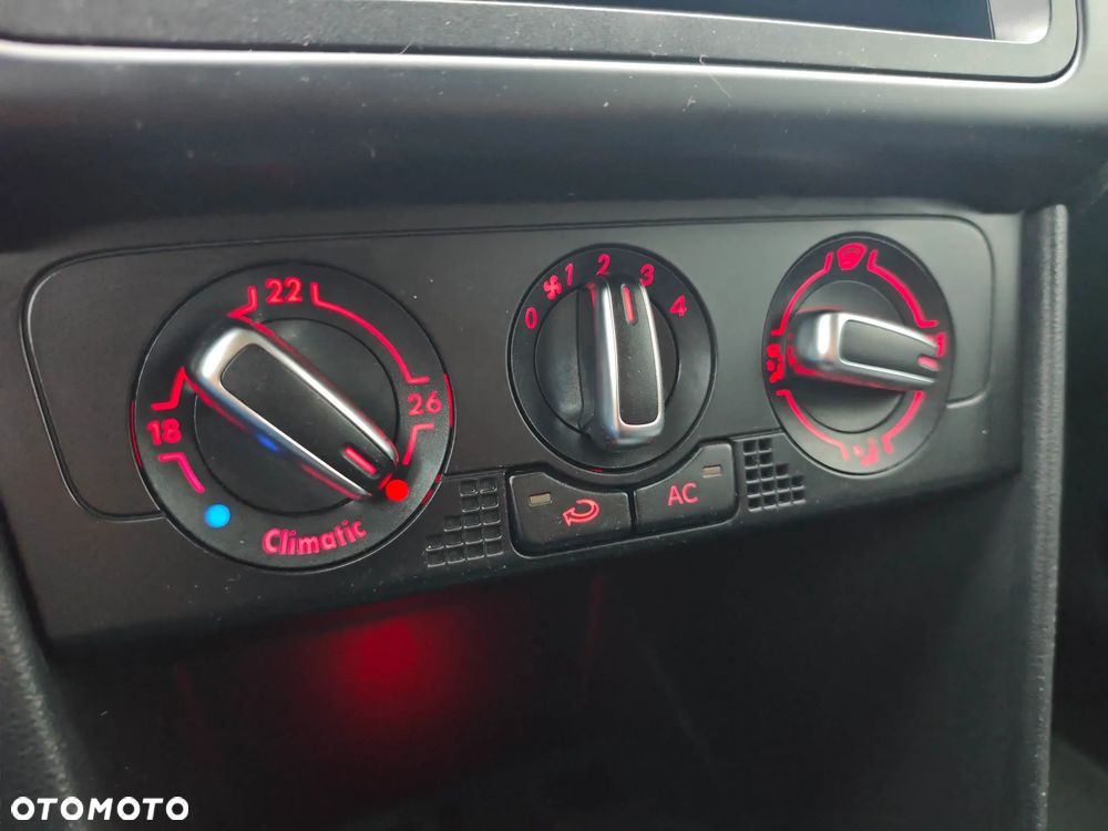 Volkswagen Polo 1.4 FSI Highline - 28