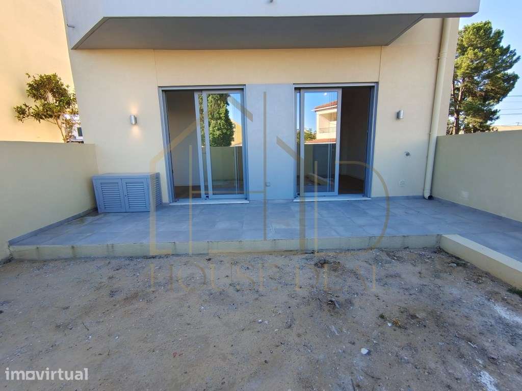 MODERNO Apartamento T1 com Logradouro. Quinta do Conde - Grande imagem: 3/19
