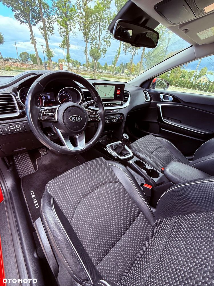 Kia Ceed 1.6 CRDi (48V Mild-Hybrid) Platinum - 24