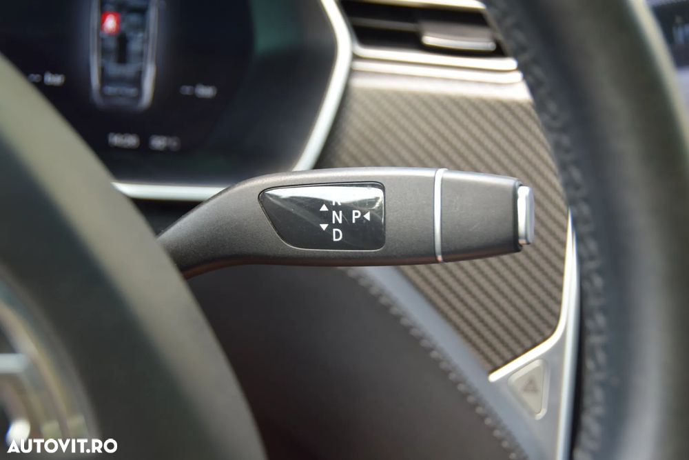 Tesla Model X - 35