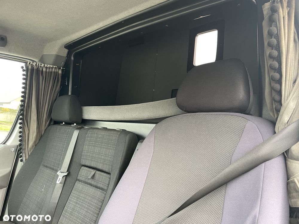 Mercedes-Benz Sprinter - 13
