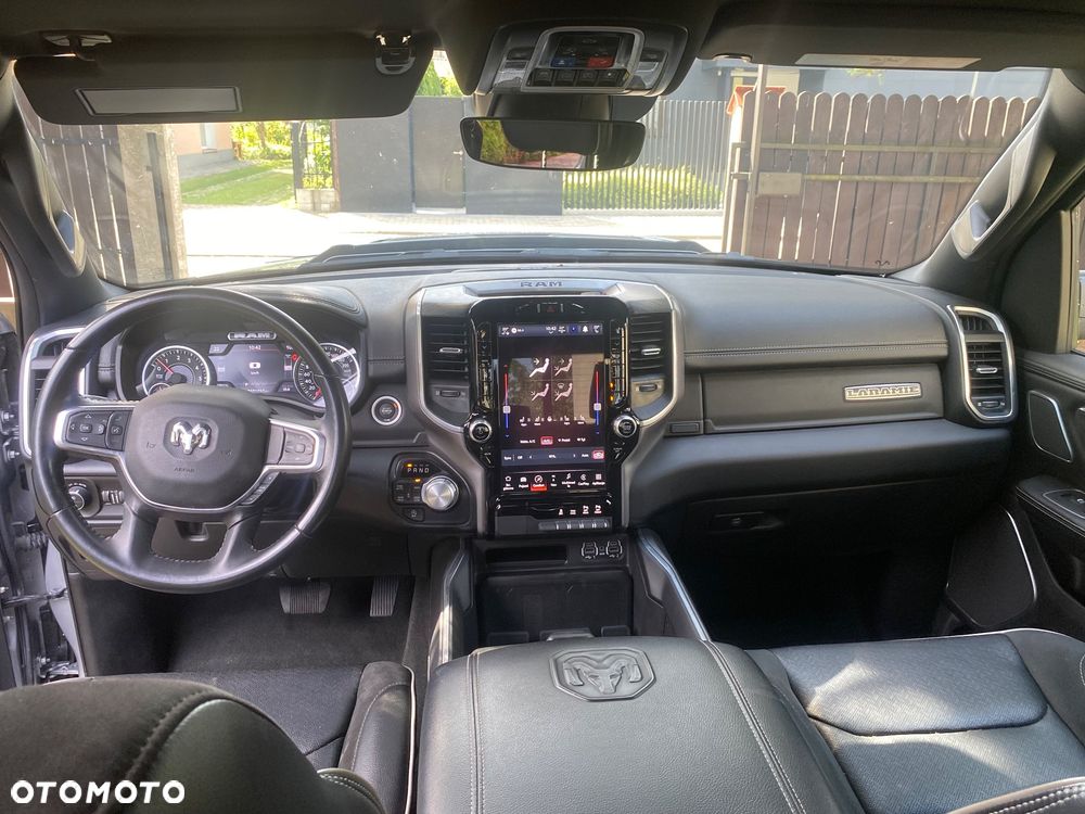 RAM 1500 Crew Cab Shortbed Laramie - 12