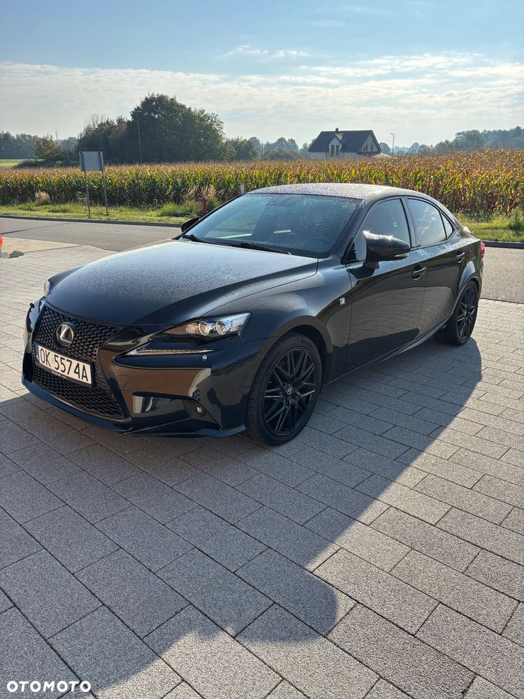 Lexus IS ver-300h-f-impression - 8