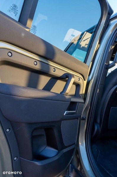 Land Rover Defender 3.0 D250 mHEV X-Dynamic SE - 13