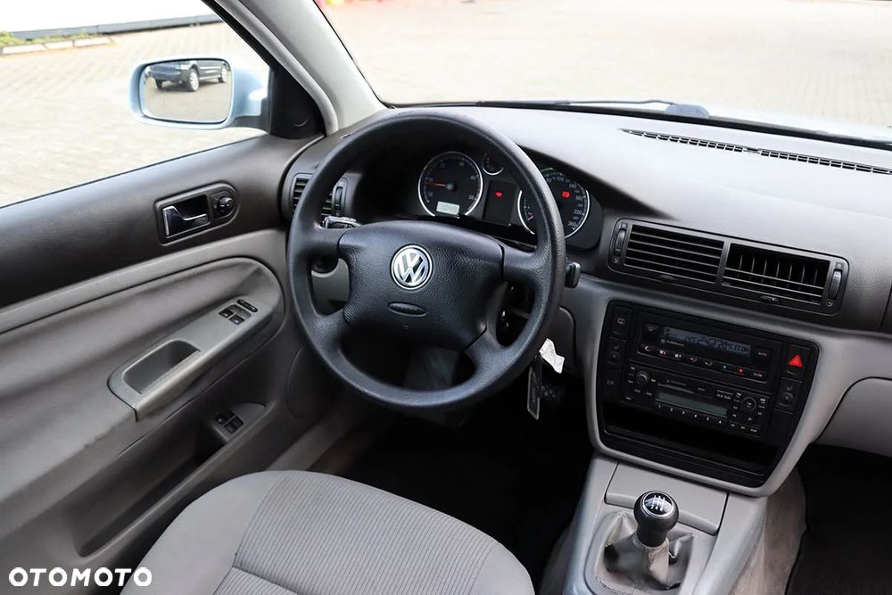 Volkswagen Passat 1.9 TDI Comfortline - 22