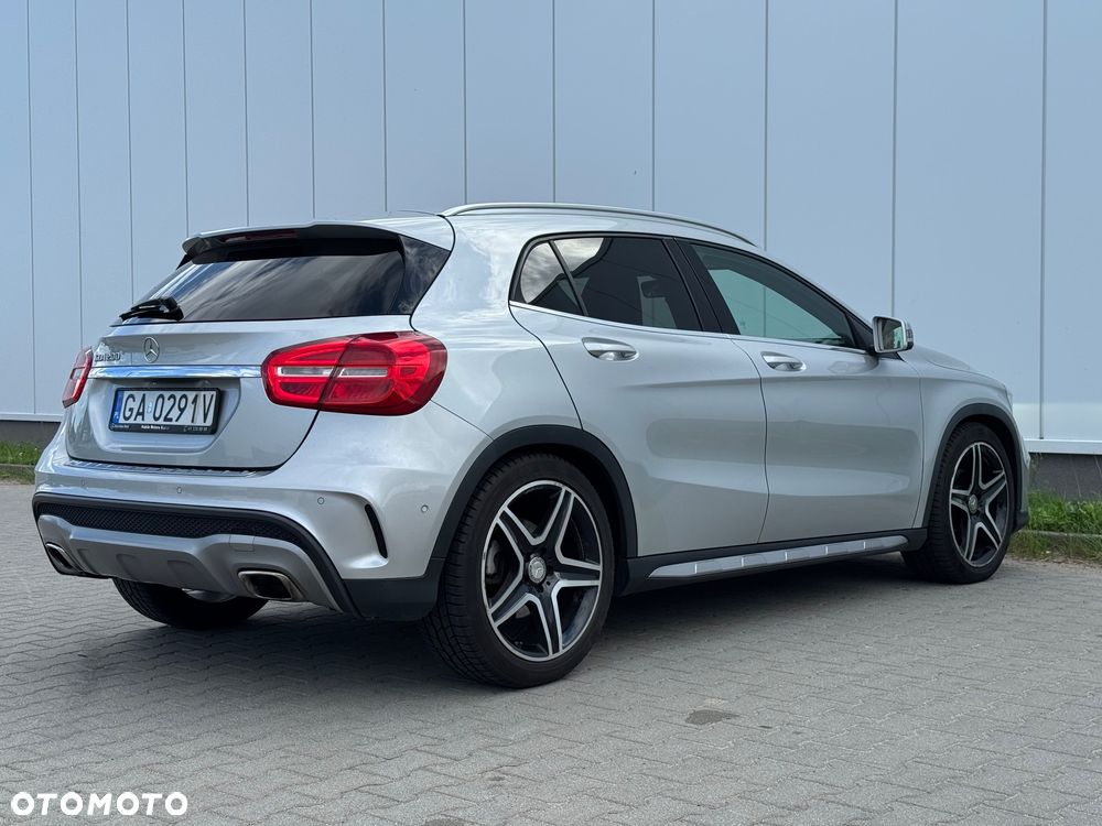 Mercedes-Benz GLA - 8