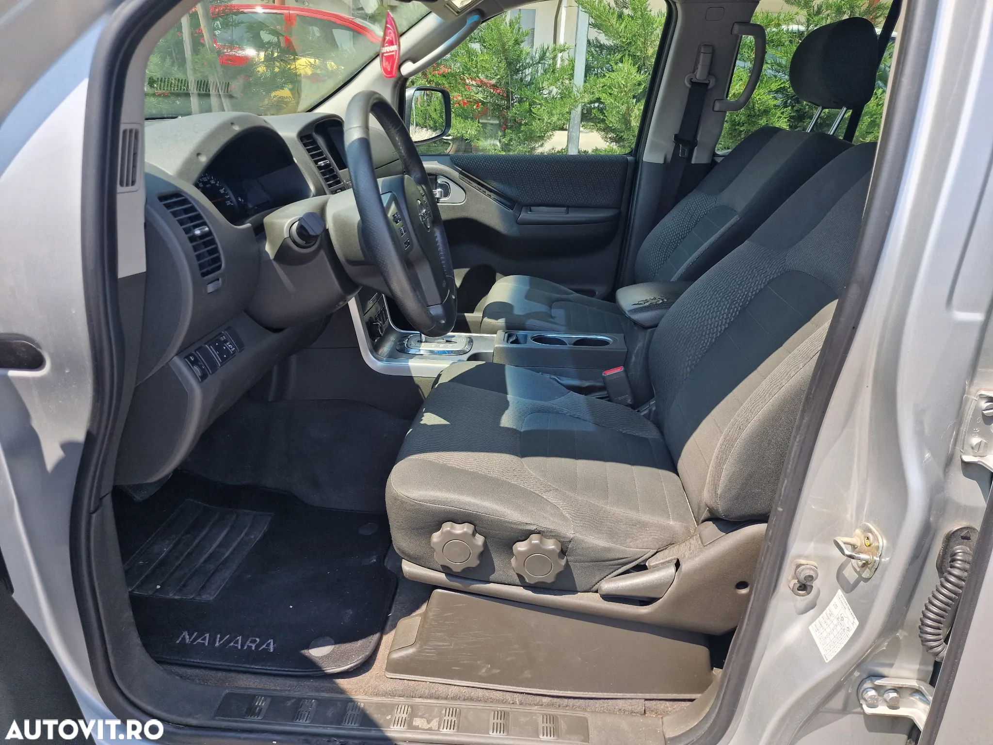 Nissan Navara 2.5 dCi DPF 4X4 Double Cab LE Plus Aut. - 9