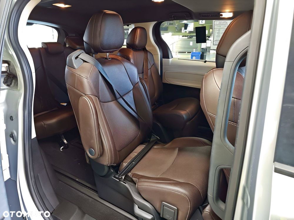 Toyota Sienna - 13