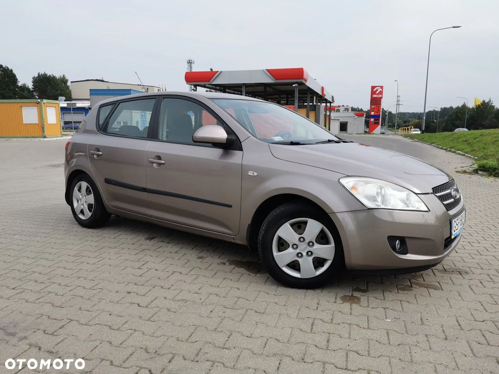 Kia Ceed - 16