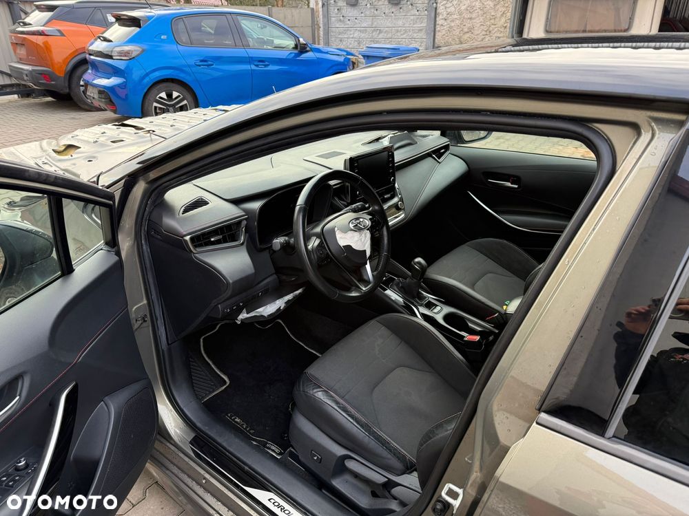 Toyota Corolla 2.0 Hybrid Executive - 8