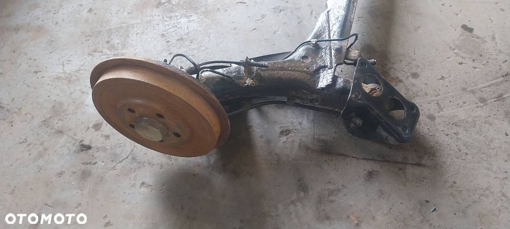 BELKA OŚ ZAWIESZENIA TYŁ BĘBNY Z ABS SKODA OCTAVIA I HB - 4