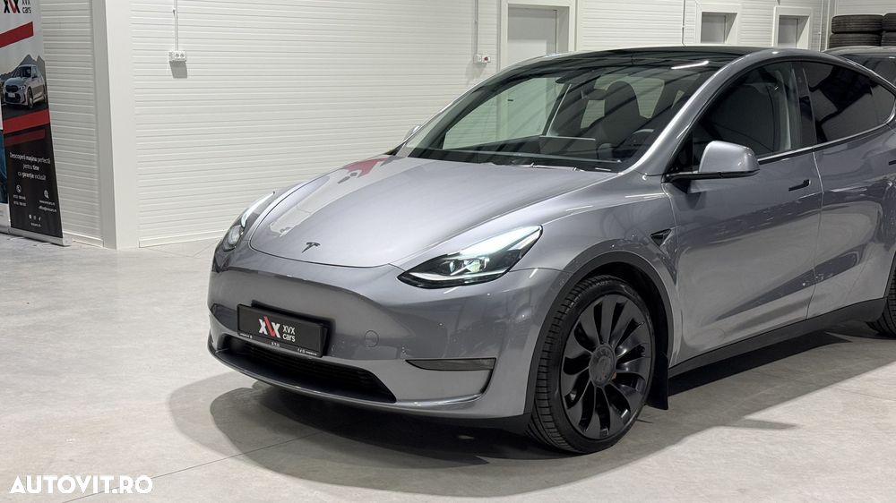 Tesla Model Y Performance Dual Motor AWD - 11