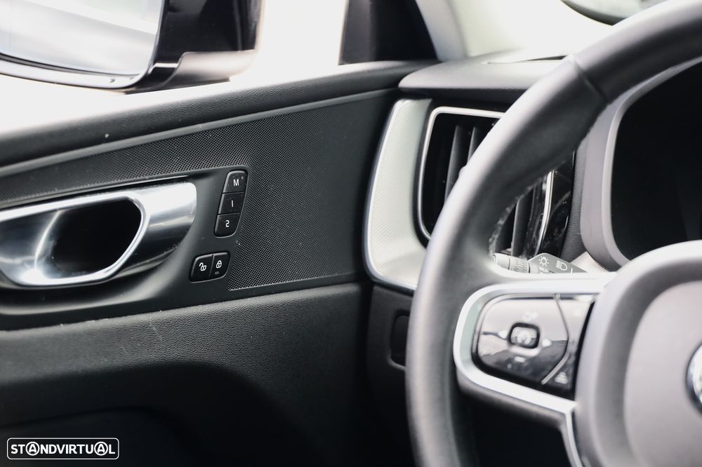 Volvo XC 60 2.0 B4 Plus Bright — fotografia 17