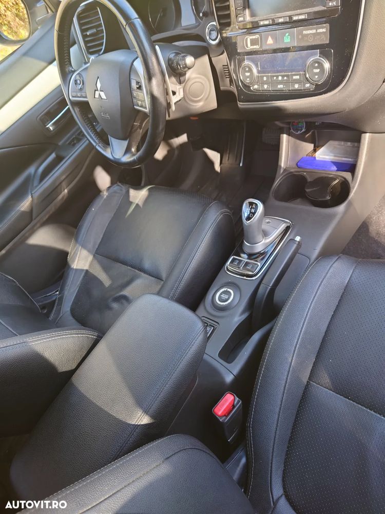 Mitsubishi Outlander - 8