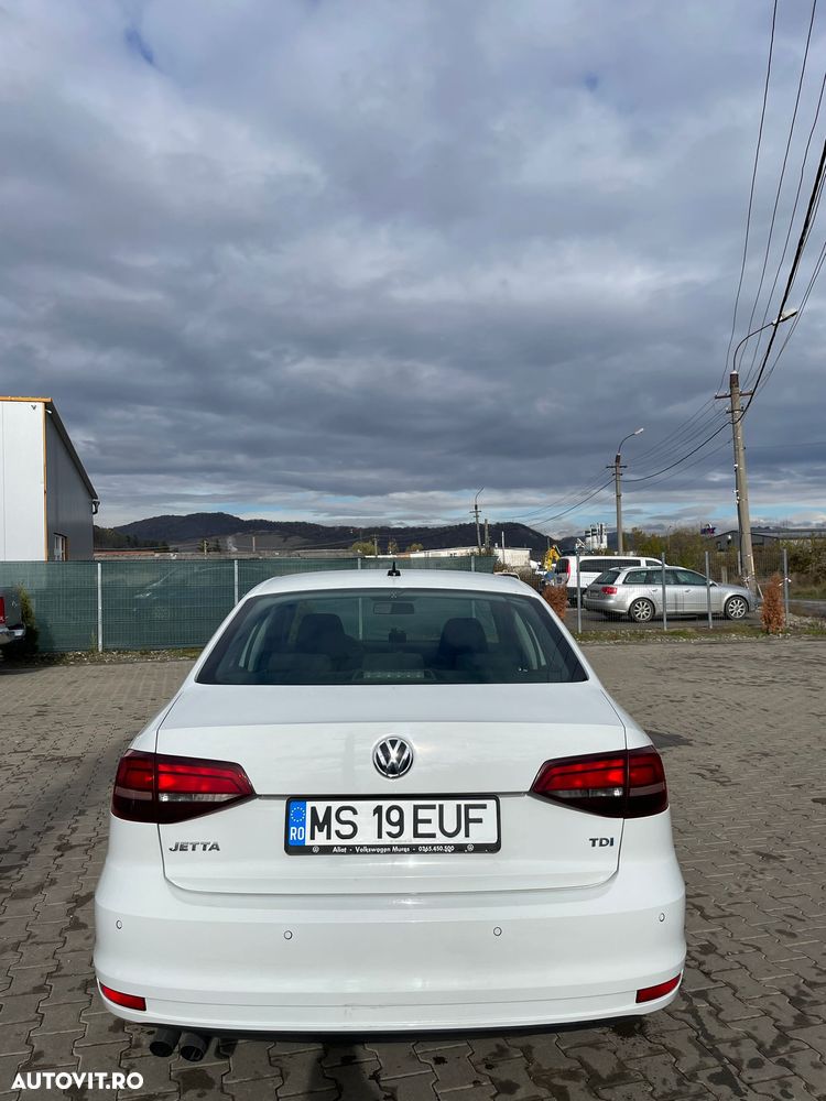 Volkswagen Jetta 2.0 TDI Comfortline - 6