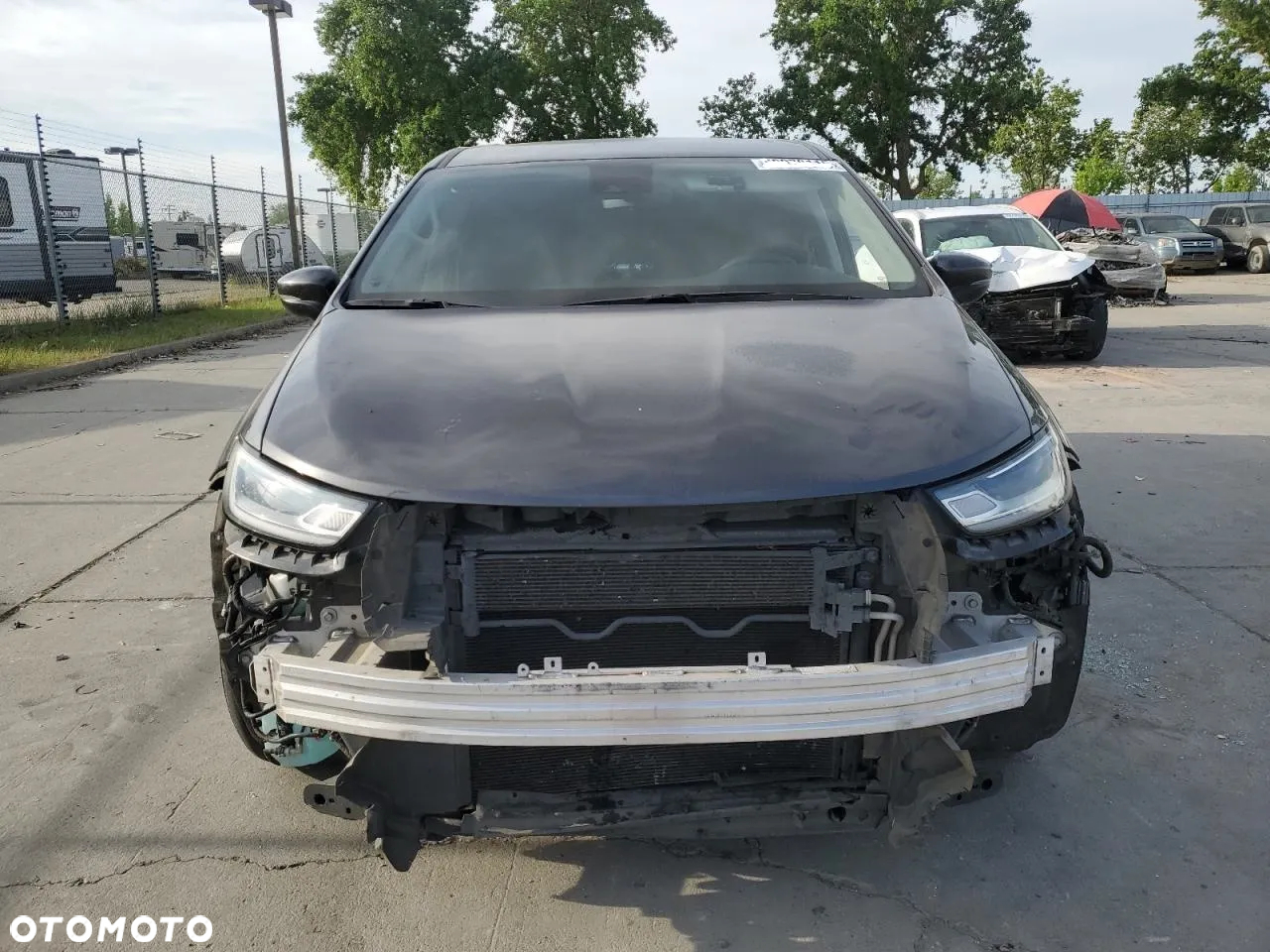 Chrysler Pacifica - 8