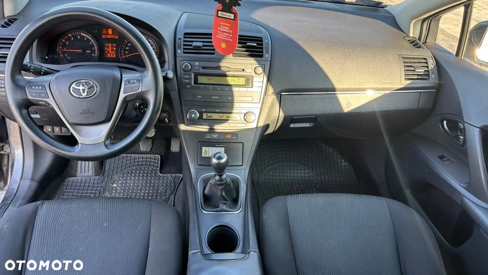 Toyota Avensis - 11