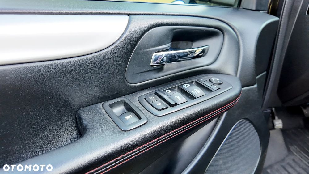 Dodge Grand Caravan - 16