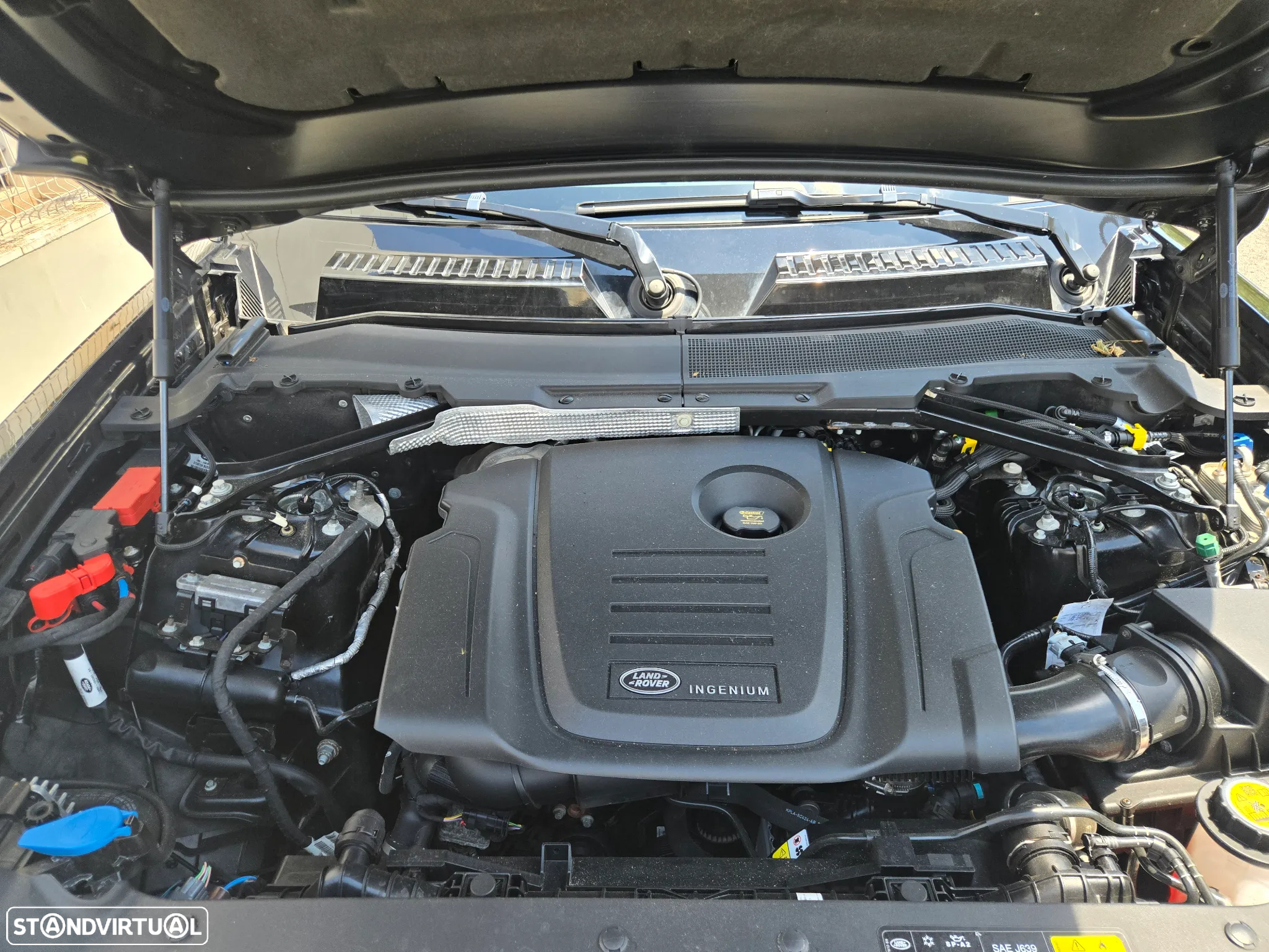 Land Rover Defender 110 D240 SE - 11