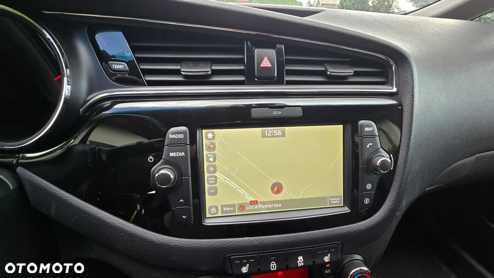 Kia Ceed - 34