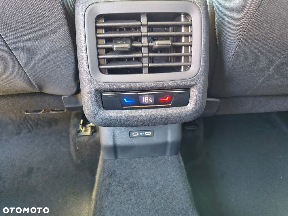 Volkswagen T-Roc 1.5 eTSI Life DSG - 31