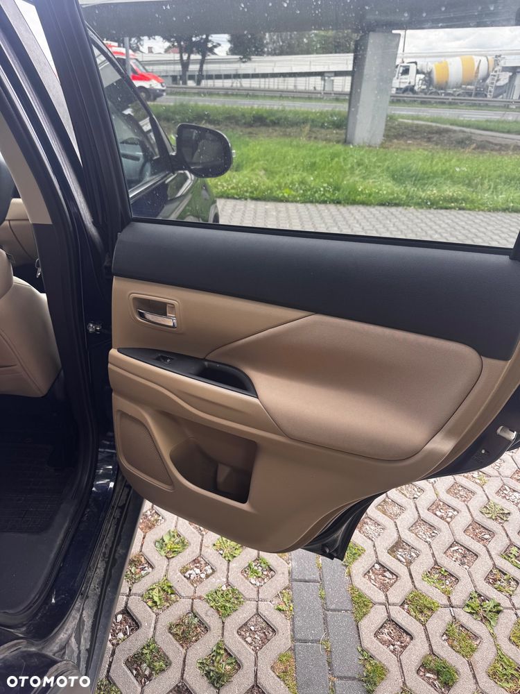 Mitsubishi Outlander 2.0 Intense 4WD CVT - 19