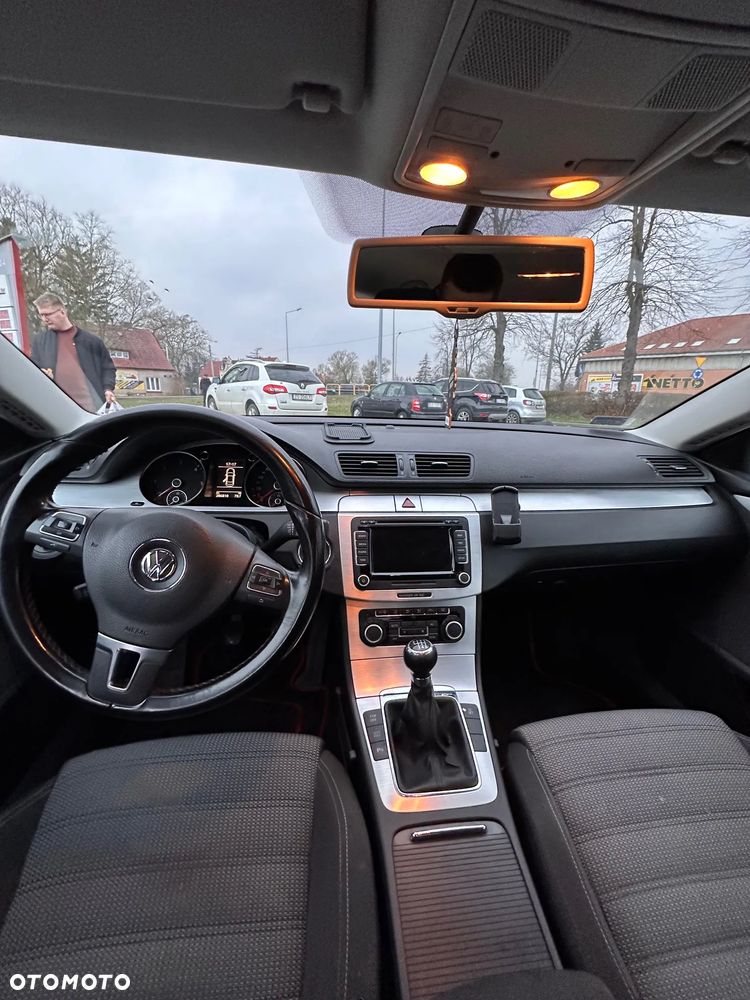 Volkswagen Passat - 8