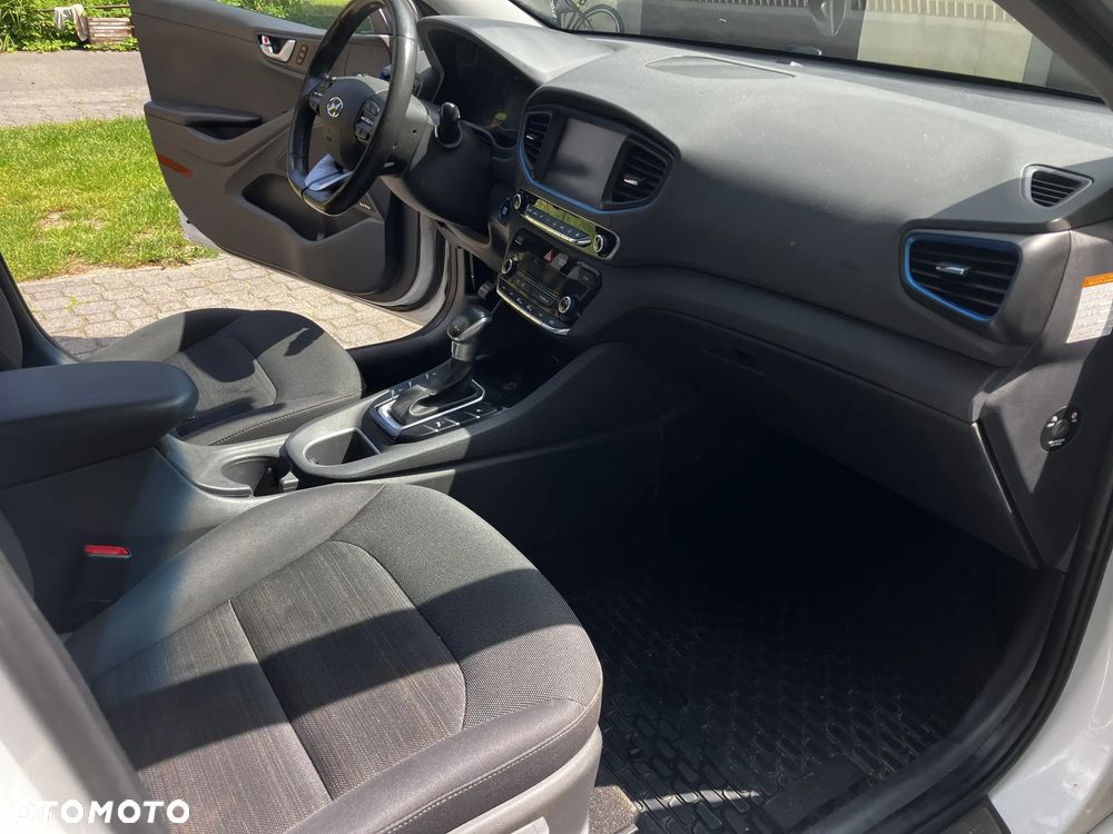Hyundai IONIQ Hybrid Business - 17