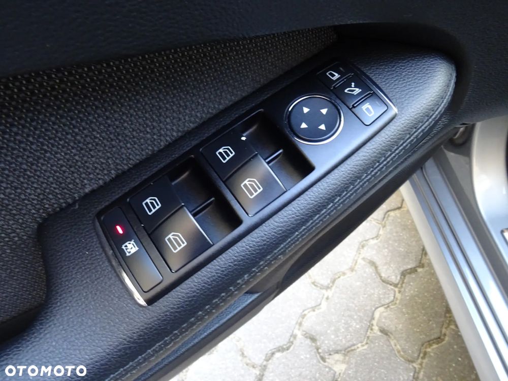 Mercedes-Benz Klasa E 200 CDI 7G-TRONIC Elegance - 12