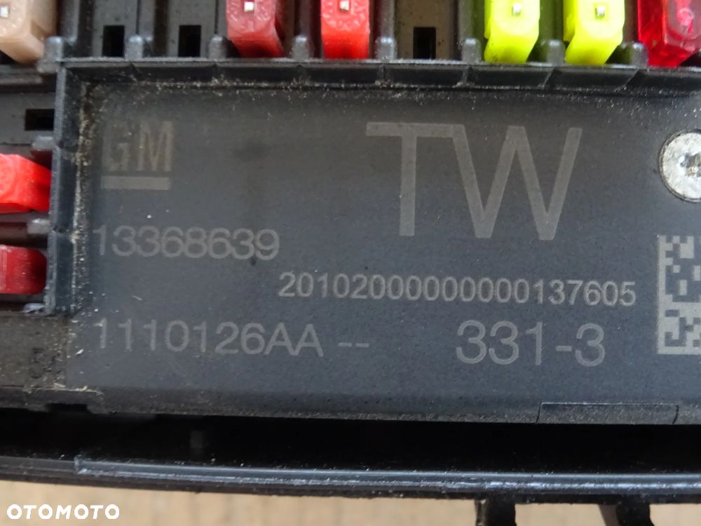 MODUŁ NADWOZIA SKRZYNKA BEZPIECZNIKÓW PRZÓD TW RU OPEL ZAFIRA C ASTRA J kod PIN - 5