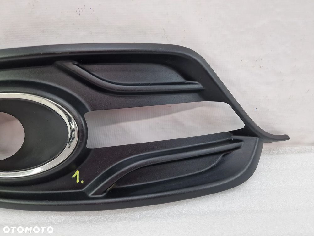 RENAULT MEGANE 3 III LIFT 13- PRAWA KRATKA BOCZNA ZDERZAKA PRZEDNIEGO PRZÓD , NR 261A25882R , NR AUKCJI D/1 - 5