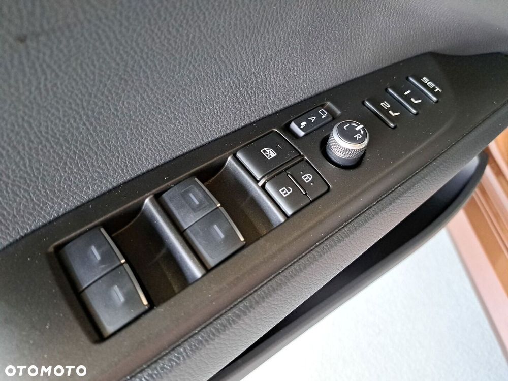 Toyota Camry - 36