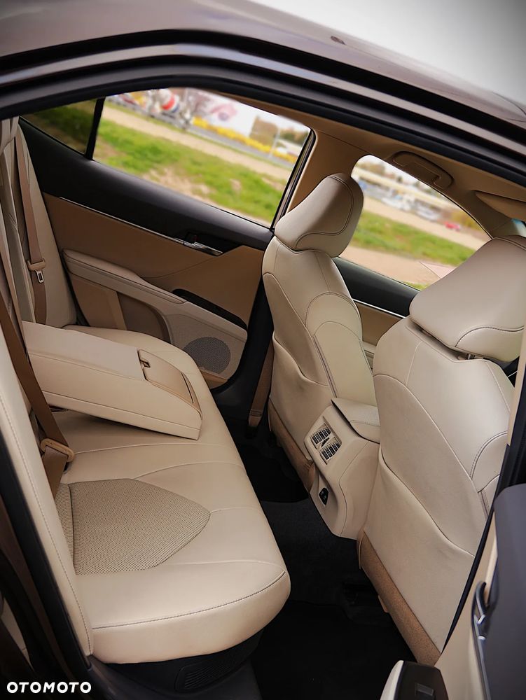 Toyota Camry 2.5 Hybrid Comfort CVT - 27