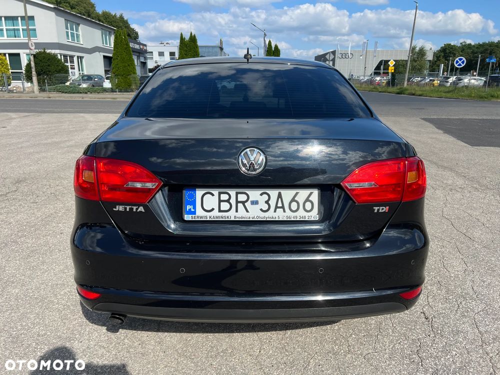 Volkswagen Jetta 1.6 TDI Comfortline - 6