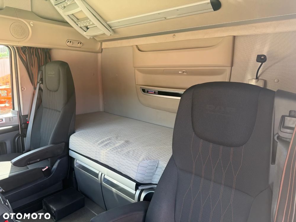 DAF XF 106 480 / MEGA LOW DECK / 709 TYS. KM PRZEBIEGU / NOWY TACHOGRAF / NAJWYŻSZA KABINA SUPER SPACE CAB / LODÓWKA / 2018 ROK !! - 21