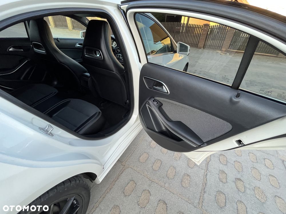 Mercedes-Benz Klasa A 180 7G-DCT Activity Edition - 12