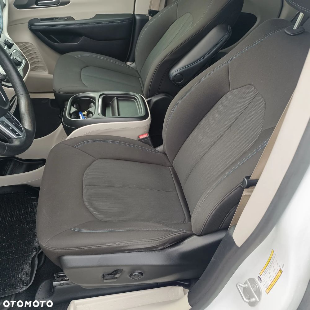 Chrysler Pacifica - 11